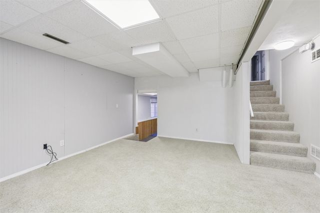 8833 Luin Drive, Clive, IA 50325