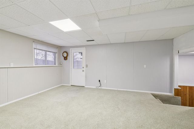 8833 Luin Drive, Clive, IA 50325