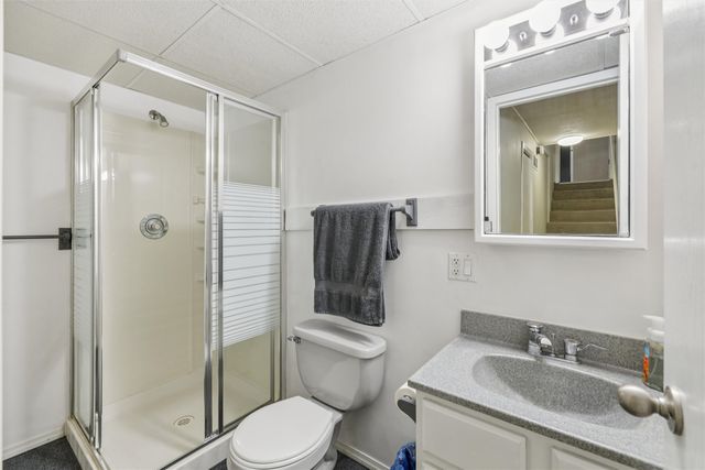 8833 Luin Drive, Clive, IA 50325