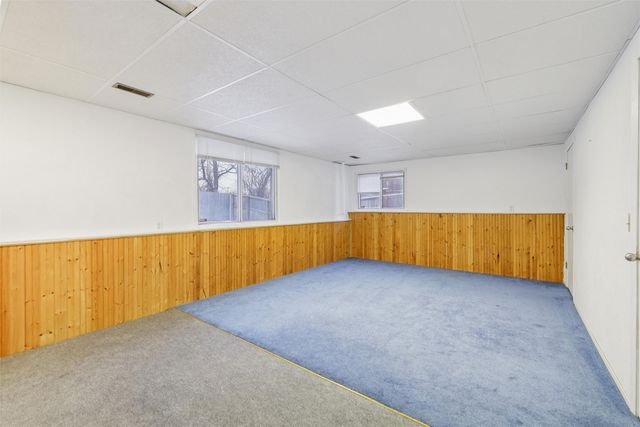 8833 Luin Drive, Clive, IA 50325