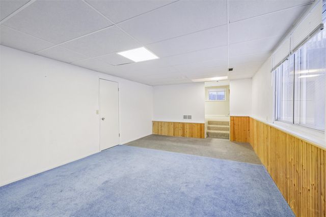 8833 Luin Drive, Clive, IA 50325