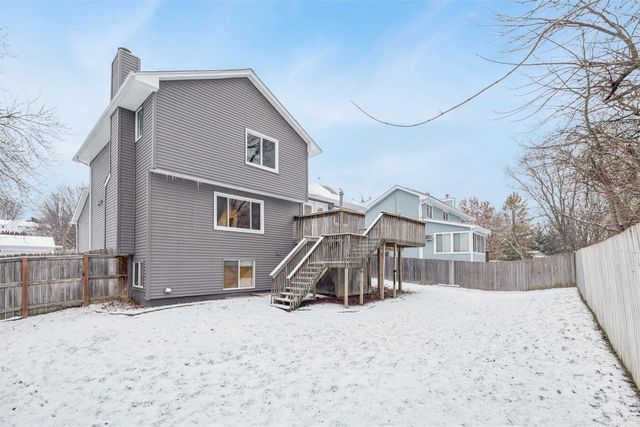 8833 Luin Drive, Clive, IA 50325