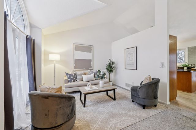 8833 Luin Drive, Clive, IA 50325