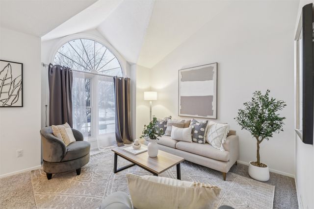 8833 Luin Drive, Clive, IA 50325