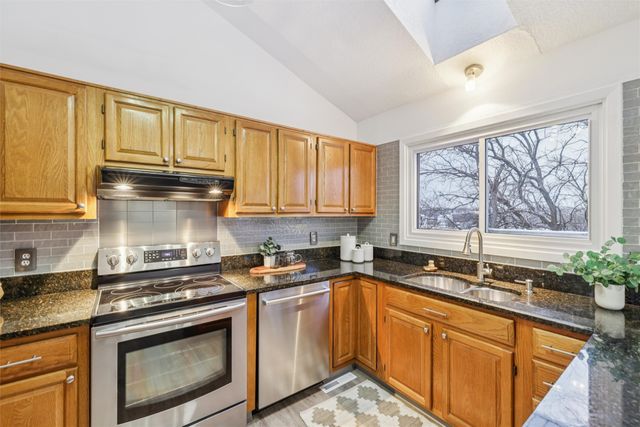 8833 Luin Drive, Clive, IA 50325