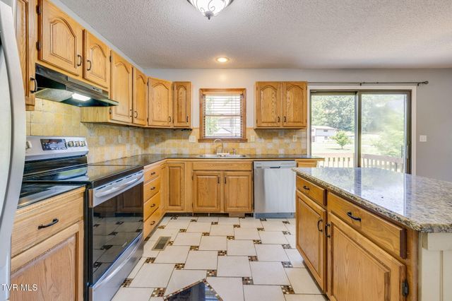2015 Ridgefield Road, Johnson City, TN 37601