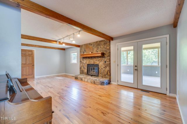 2015 Ridgefield Road, Johnson City, TN 37601