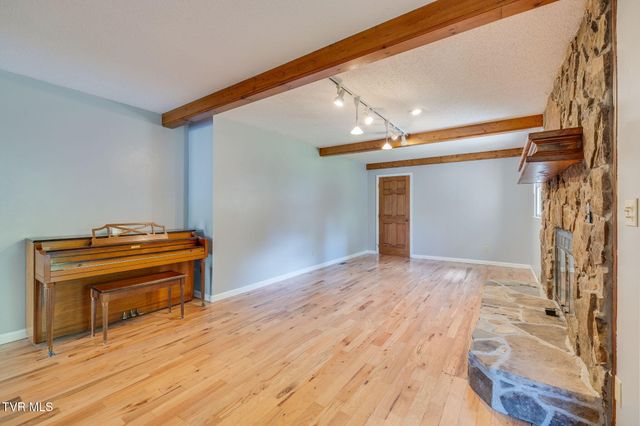 2015 Ridgefield Road, Johnson City, TN 37601