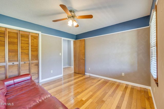 2015 Ridgefield Road, Johnson City, TN 37601