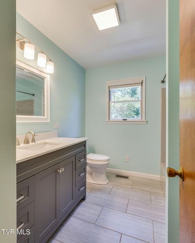 2015 Ridgefield Road, Johnson City, TN 37601