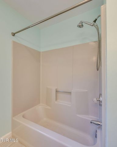 2015 Ridgefield Road, Johnson City, TN 37601