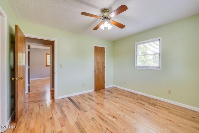 2015 Ridgefield Road, Johnson City, TN 37601