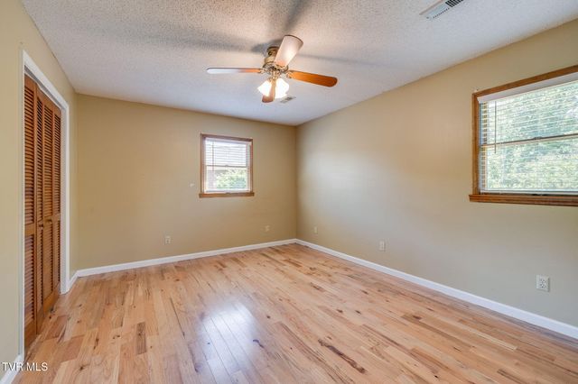 2015 Ridgefield Road, Johnson City, TN 37601