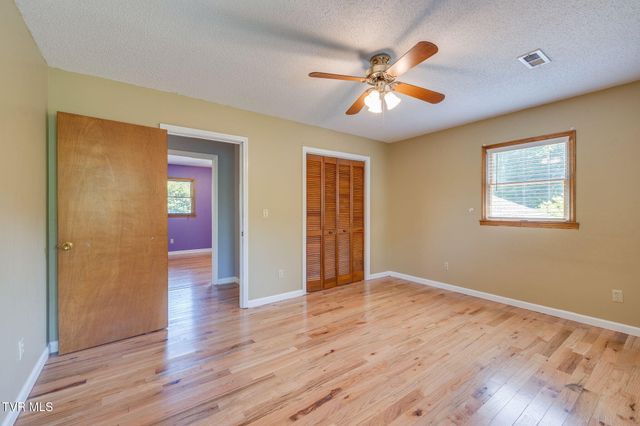 2015 Ridgefield Road, Johnson City, TN 37601