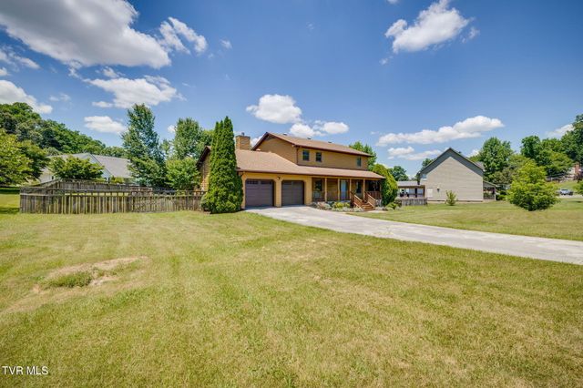 2015 Ridgefield Road, Johnson City, TN 37601