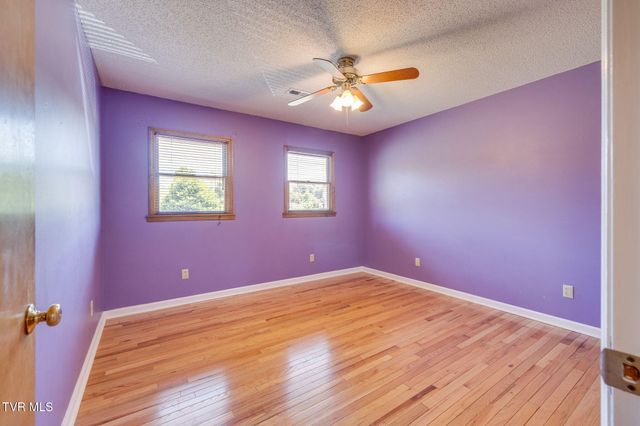 2015 Ridgefield Road, Johnson City, TN 37601