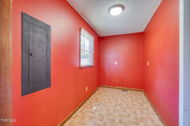 2015 Ridgefield Road, Johnson City, TN 37601