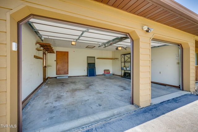2015 Ridgefield Road, Johnson City, TN 37601