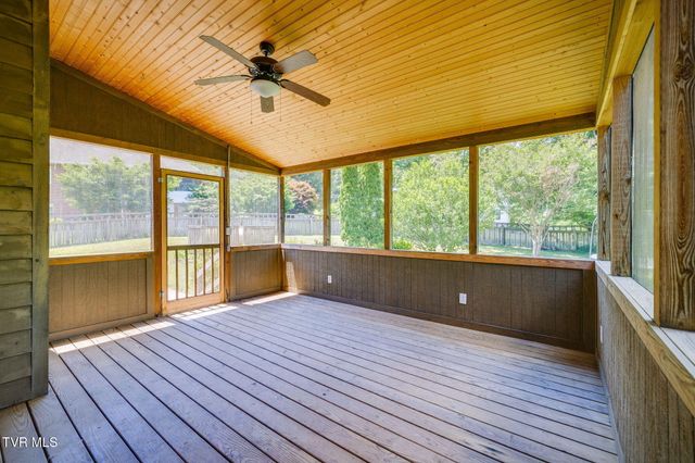 2015 Ridgefield Road, Johnson City, TN 37601