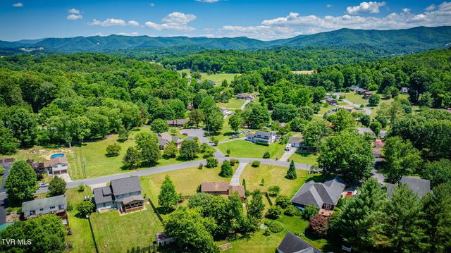 2015 Ridgefield Road, Johnson City, TN 37601