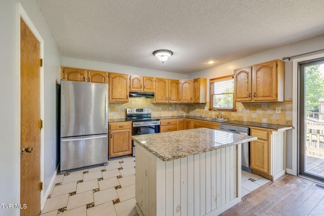 2015 Ridgefield Road, Johnson City, TN 37601
