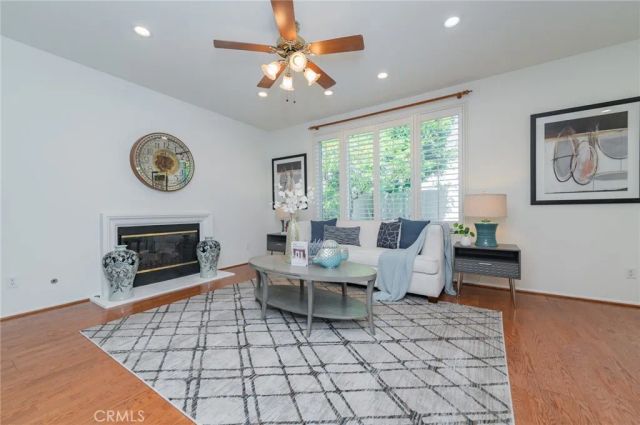 25 Washington, Irvine, CA 92606