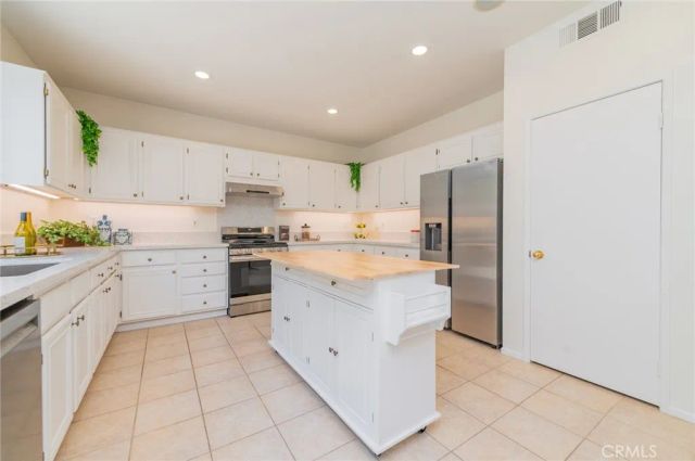 25 Washington, Irvine, CA 92606