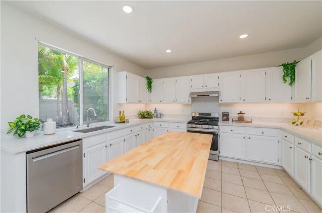 25 Washington, Irvine, CA 92606