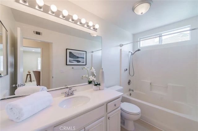 25 Washington, Irvine, CA 92606