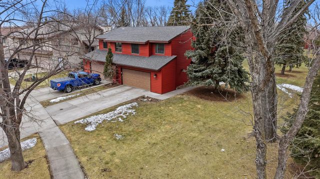 2301 N Flickertail Drive S, Fargo, ND 58103