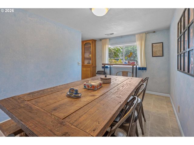 152 WARNER PARROTT Rd, Oregon City, OR 97045