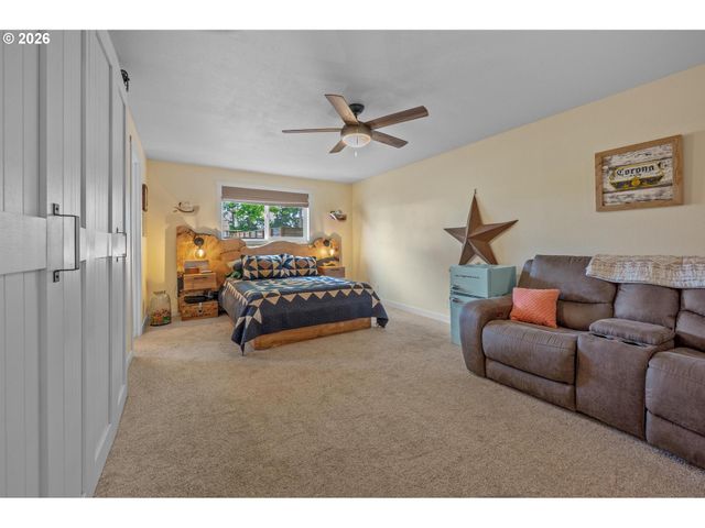 152 WARNER PARROTT Rd, Oregon City, OR 97045