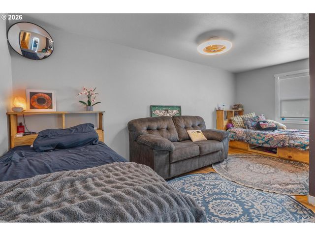 152 WARNER PARROTT Rd, Oregon City, OR 97045