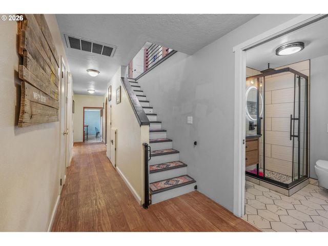 152 WARNER PARROTT Rd, Oregon City, OR 97045