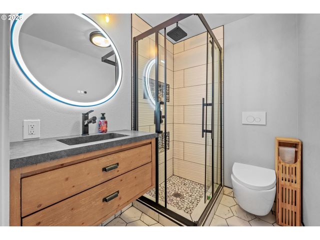 152 WARNER PARROTT Rd, Oregon City, OR 97045