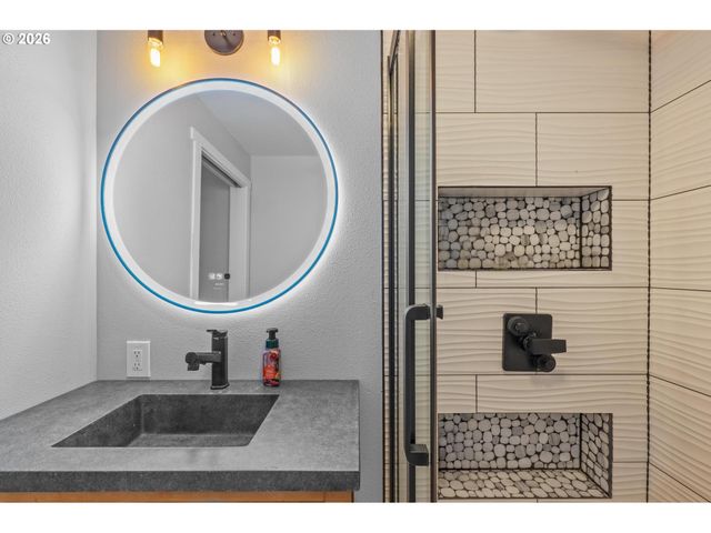 152 WARNER PARROTT Rd, Oregon City, OR 97045