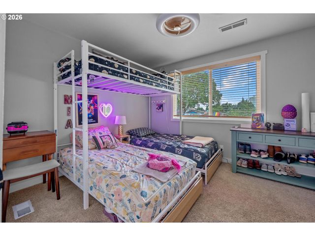 152 WARNER PARROTT Rd, Oregon City, OR 97045