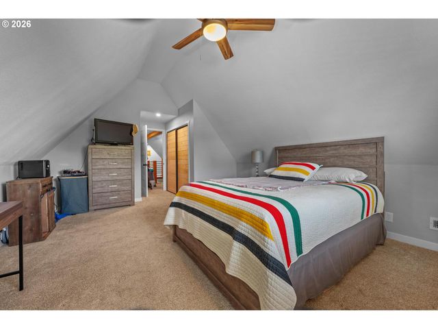 152 WARNER PARROTT Rd, Oregon City, OR 97045
