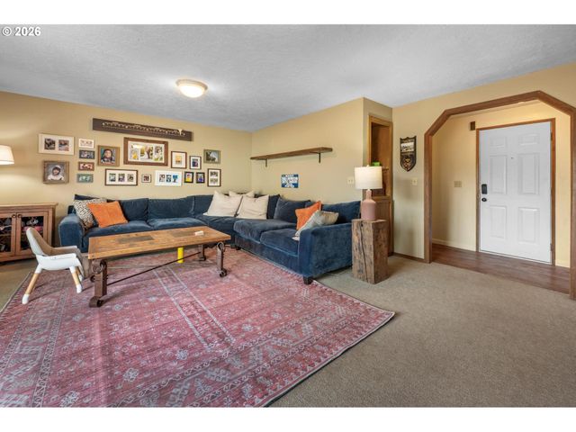 152 WARNER PARROTT Rd, Oregon City, OR 97045