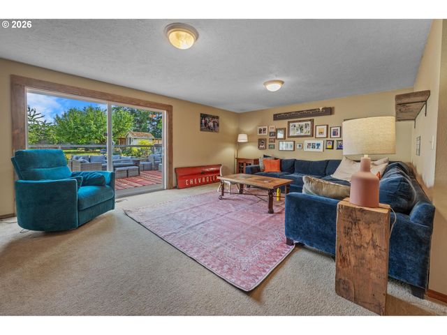 152 WARNER PARROTT Rd, Oregon City, OR 97045