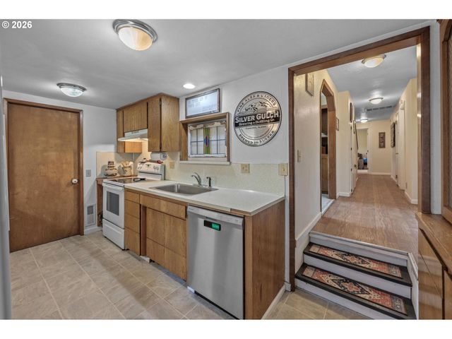 152 WARNER PARROTT Rd, Oregon City, OR 97045