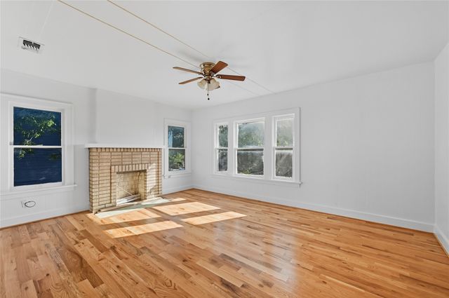 800 W Lowden Street, Fort Worth, TX 76110