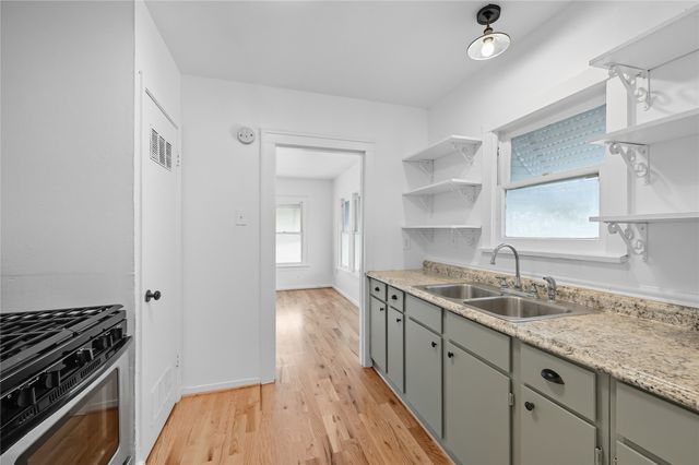 800 W Lowden Street, Fort Worth, TX 76110