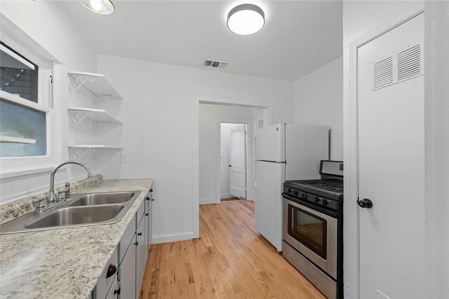 800 W Lowden Street, Fort Worth, TX 76110