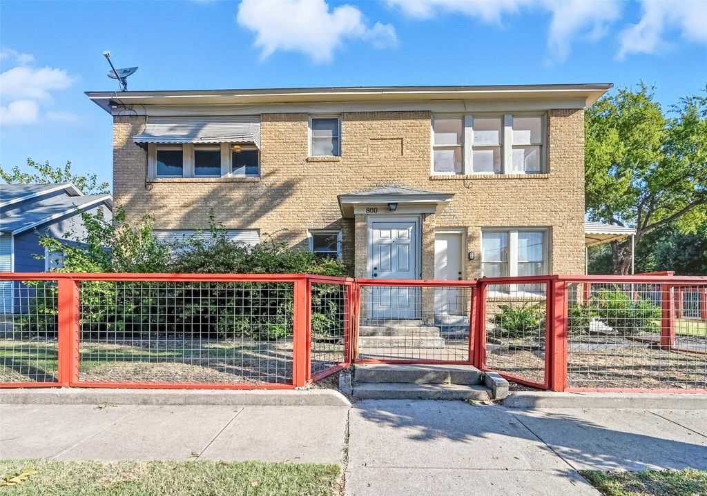 800 W Lowden Street, Fort Worth, TX 76110