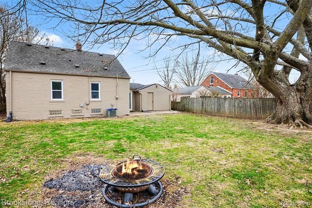 22033 Alger Street, Saint Clair Shores, MI 48080