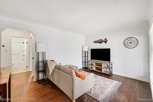 22033 Alger Street, Saint Clair Shores, MI 48080