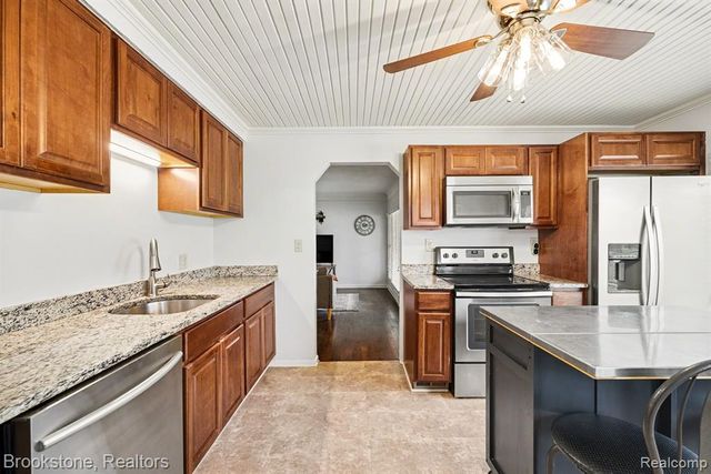 22033 Alger Street, Saint Clair Shores, MI 48080