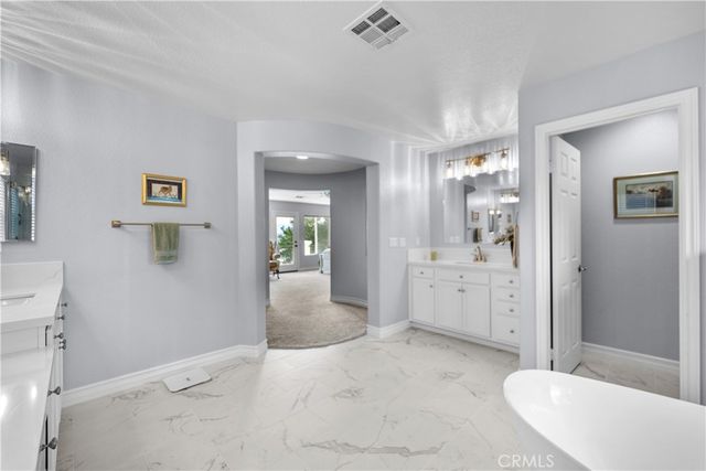 29350 Las Brisas, Valencia, CA 91354