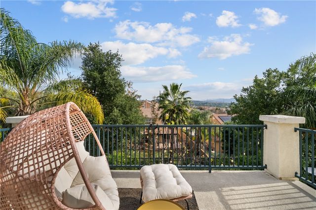 29350 Las Brisas, Valencia, CA 91354